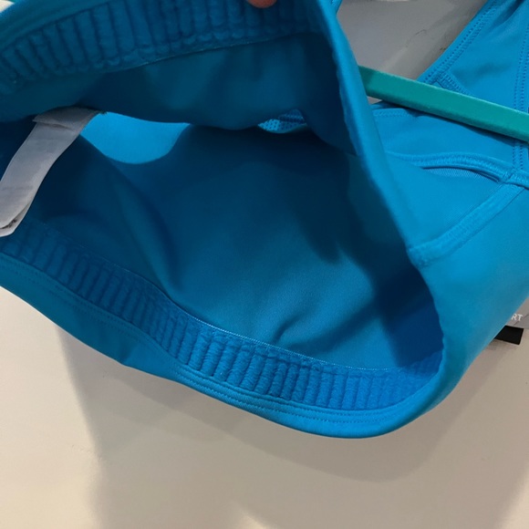 NWT Nike Sports Bra - Picture 5 of 8